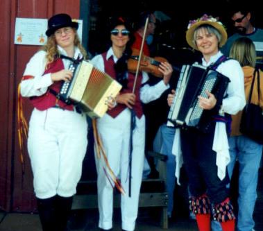 Abigail, Laura & Lynne at Placerville, November 2000