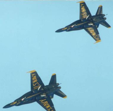 Low flying Blue Angel F-16s