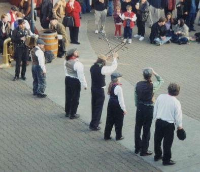 The end of another good performance by Emperor Norton's at Pier39, Jan 2002