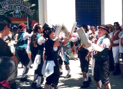 Seabright's day of dance in Santa Cruz, July 2001 - rare pic of keyboard dance